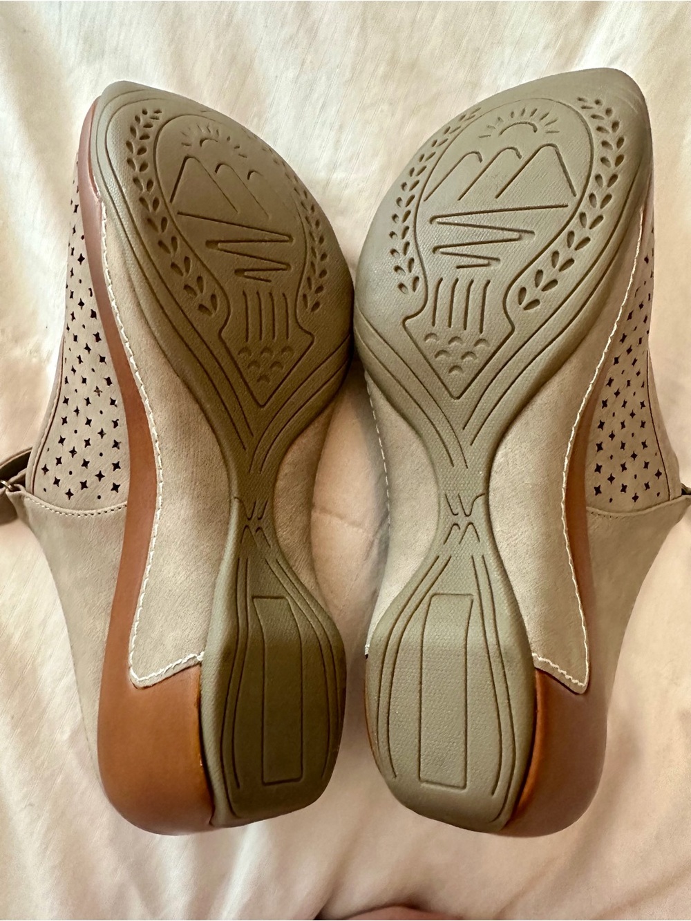 White Mountain Taupe Star-Perforated Mary Jane Clogs, New - Picture 7 of 7